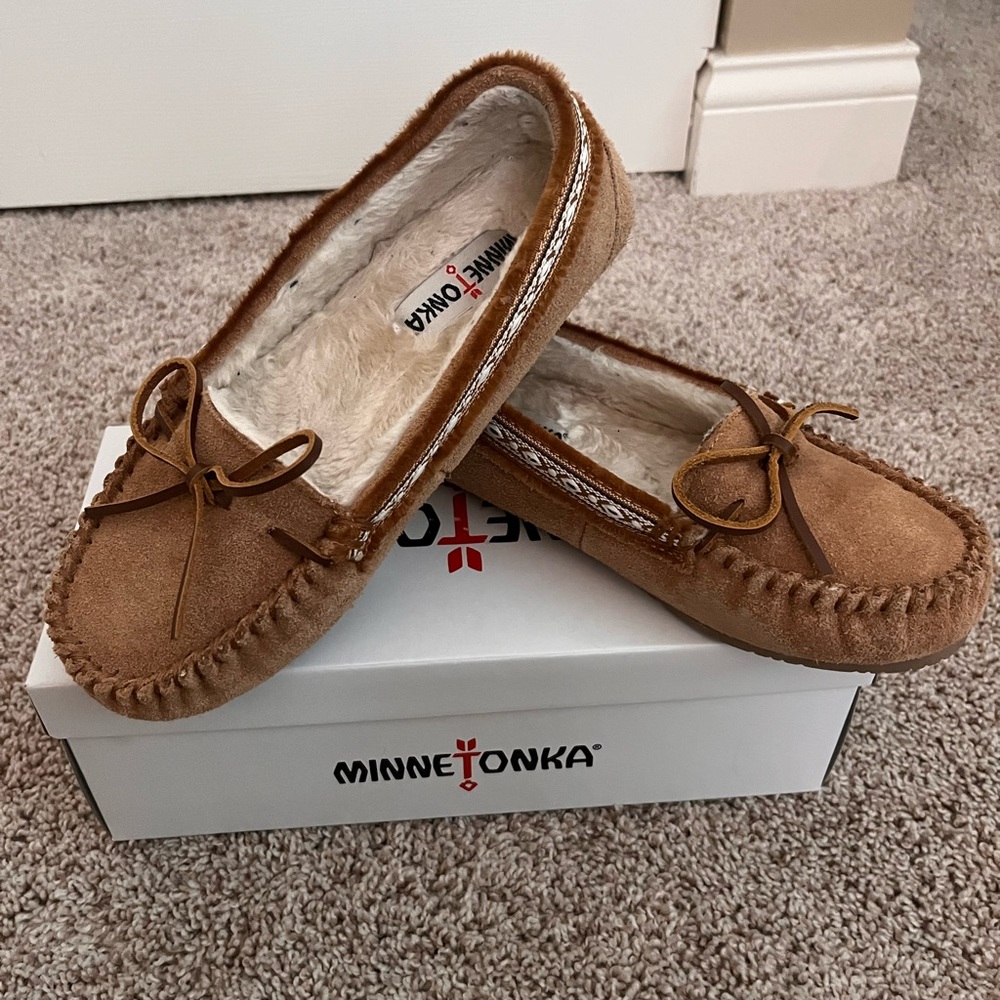 Minnetonka slippers size 9